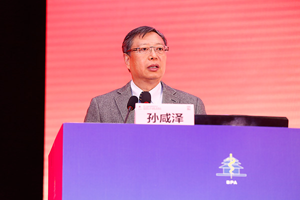 中國藥學會理事長孫咸澤在開幕式上致辭.jpg